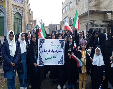 حضور پرشور دانش آموزان در راهپیمایی 13 آبان